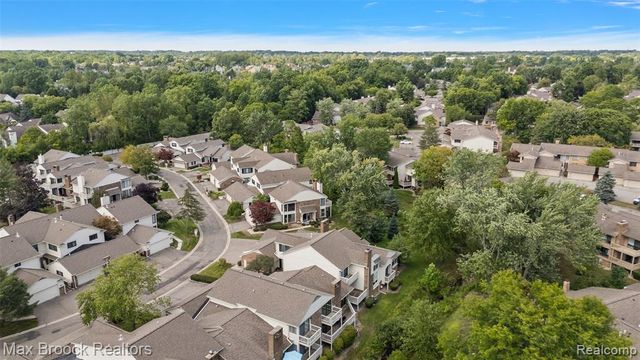 7139 Creeks Crossing, West Bloomfield, MI 48322