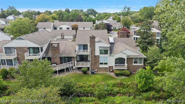 7139 Creeks Crossing, West Bloomfield, MI 48322