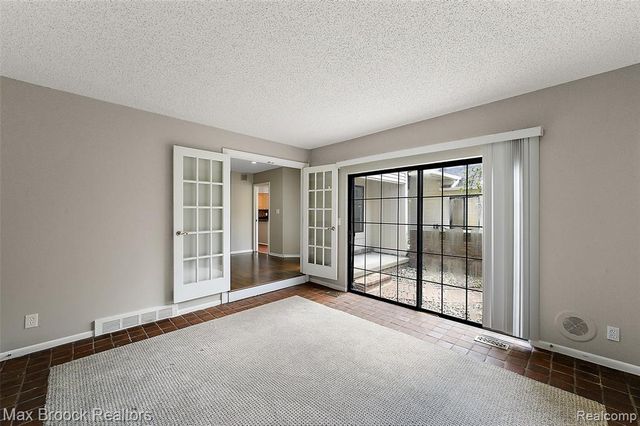 7139 Creeks Crossing, West Bloomfield, MI 48322