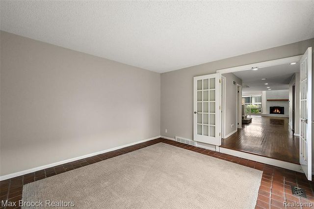 7139 Creeks Crossing, West Bloomfield, MI 48322