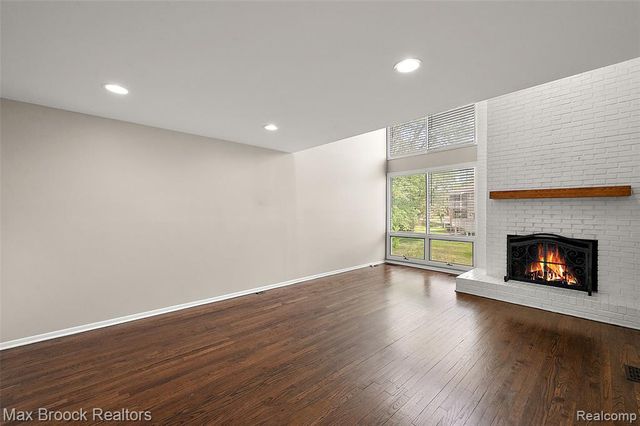 7139 Creeks Crossing, West Bloomfield, MI 48322