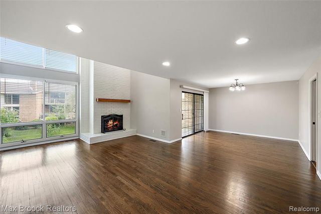 7139 Creeks Crossing, West Bloomfield, MI 48322