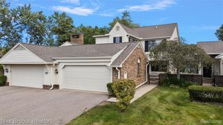 7139 Creeks Crossing, West Bloomfield, MI 48322