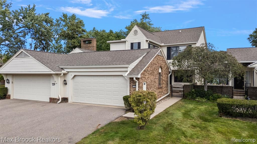 7139 Creeks Crossing, West Bloomfield, MI 48322