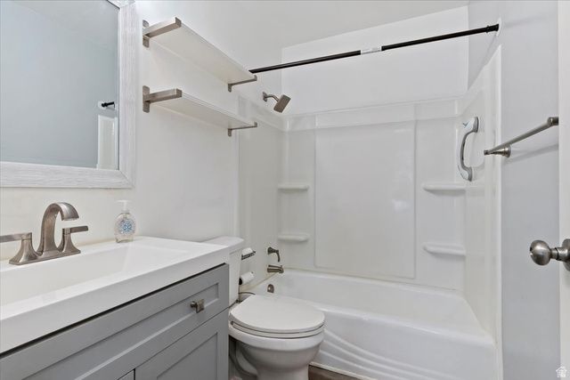 5244 W SHAGGY PEAK DR, Riverton, UT 84096