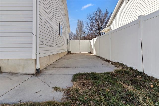 5244 W SHAGGY PEAK DR, Riverton, UT 84096