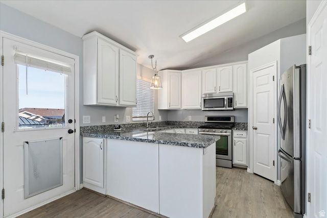 5244 W SHAGGY PEAK DR, Riverton, UT 84096