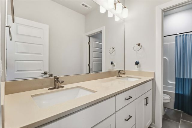 5401 SW Firethorn Lane, Bentonville, AR 72713