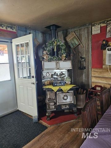 560 Pleasant Acres, Weippe, ID 83553