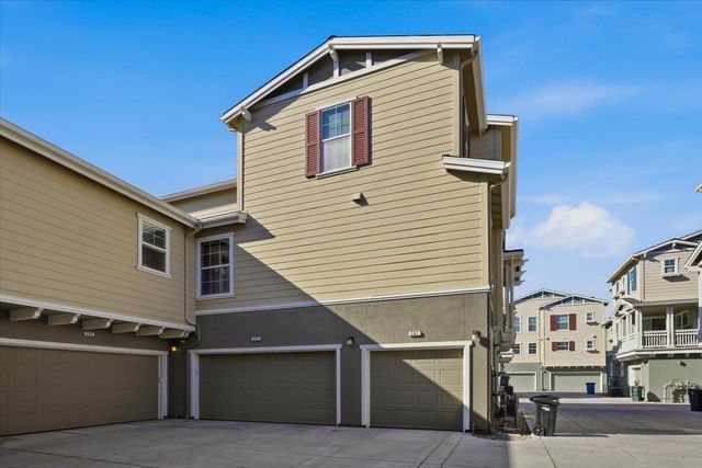 631 True Wind Way 203, Redwood City, CA 94063