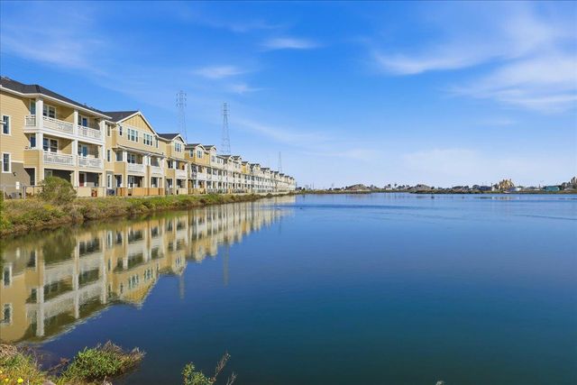 631 True Wind Way 203, Redwood City, CA 94063