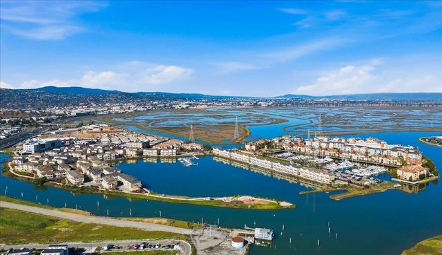 631 True Wind Way 203, Redwood City, CA 94063