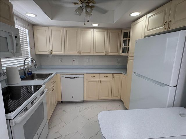 7981 SMOKETREE COURT, Largo, FL 33773