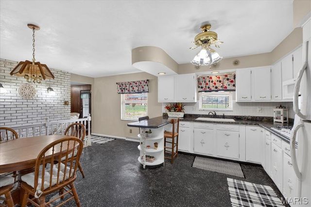 1125 Hawkstone Lane, St Louis, MO 63125