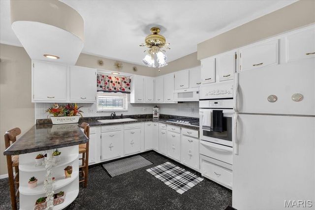 1125 Hawkstone Lane, St Louis, MO 63125