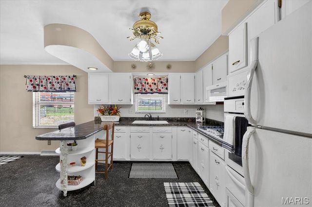 1125 Hawkstone Lane, St Louis, MO 63125