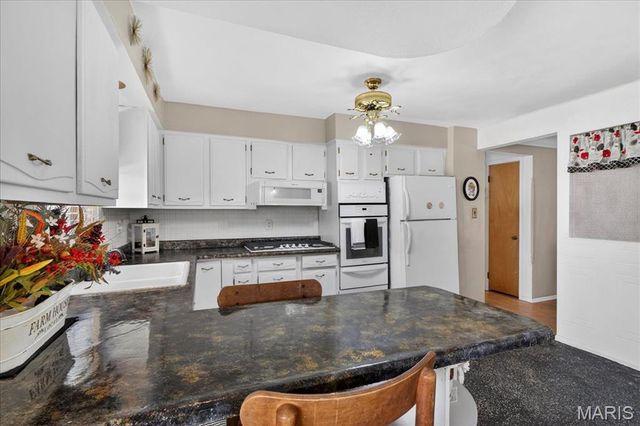 1125 Hawkstone Lane, St Louis, MO 63125