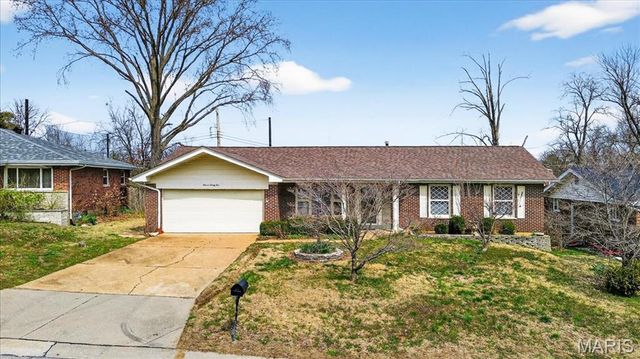 1125 Hawkstone Lane, St Louis, MO 63125