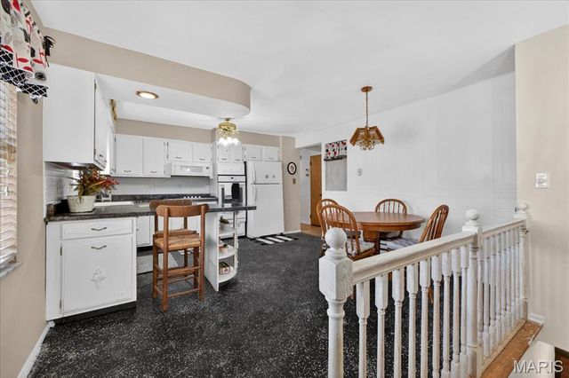 1125 Hawkstone Lane, St Louis, MO 63125