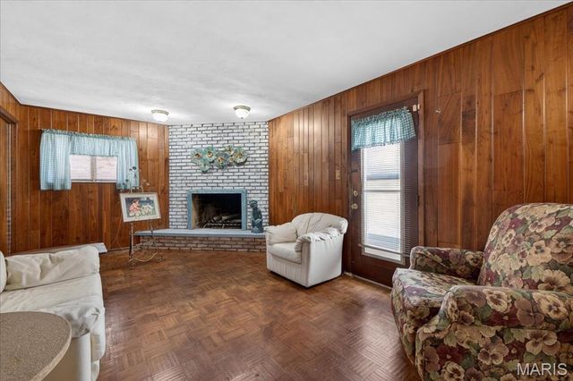 1125 Hawkstone Lane, St Louis, MO 63125