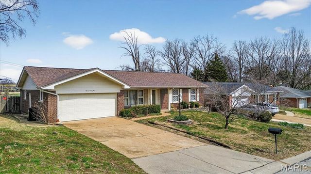 1125 Hawkstone Lane, St Louis, MO 63125