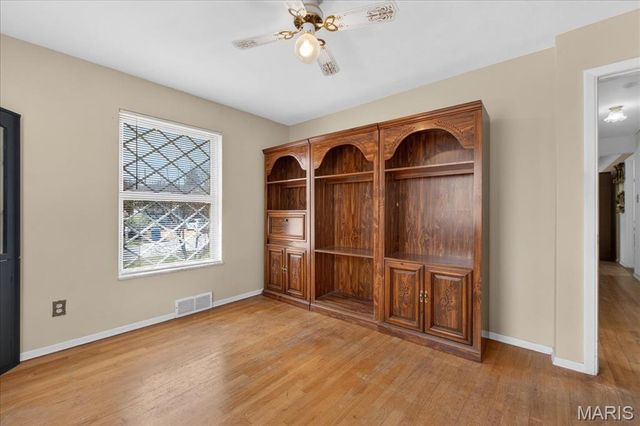 1125 Hawkstone Lane, St Louis, MO 63125