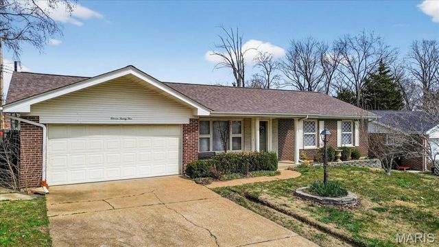 1125 Hawkstone Lane, St Louis, MO 63125