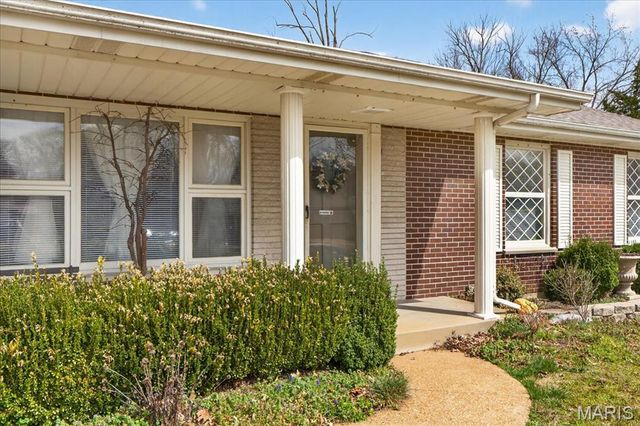 1125 Hawkstone Lane, St Louis, MO 63125