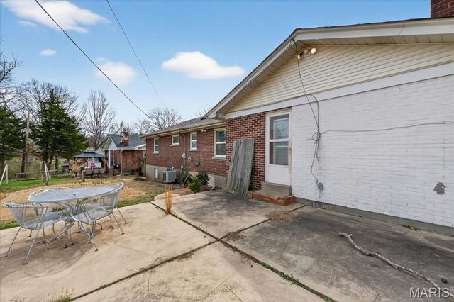 1125 Hawkstone Lane, St Louis, MO 63125