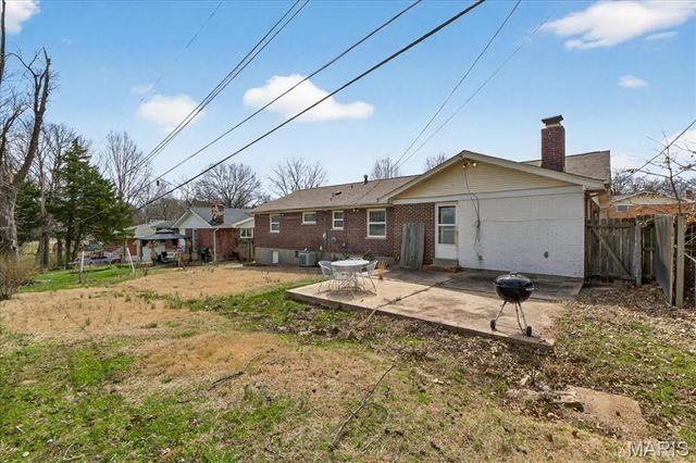 1125 Hawkstone Lane, St Louis, MO 63125