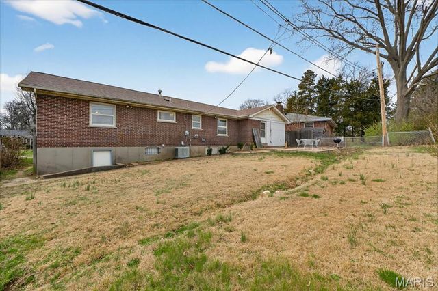 1125 Hawkstone Lane, St Louis, MO 63125