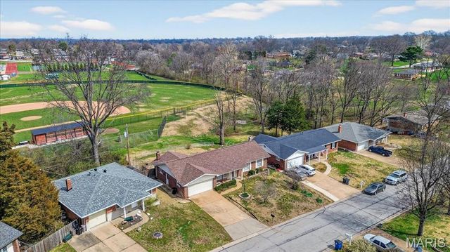 1125 Hawkstone Lane, St Louis, MO 63125