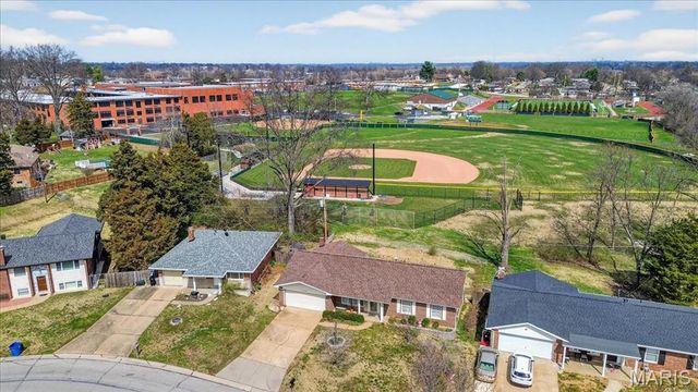 1125 Hawkstone Lane, St Louis, MO 63125