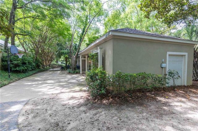 5 St Charles Place, Daphne, AL 36526