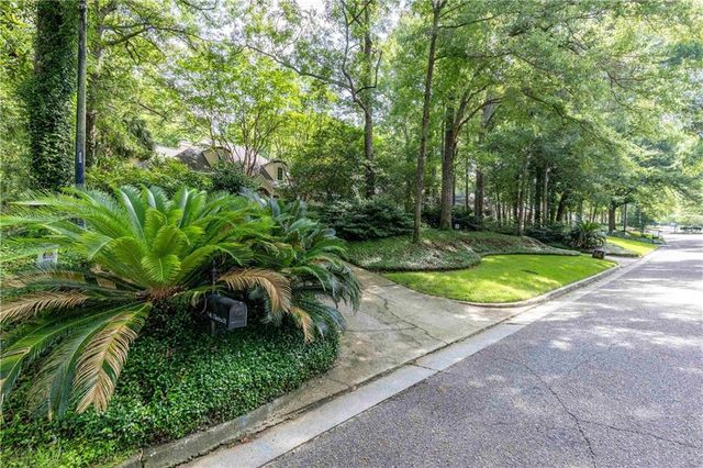 5 St Charles Place, Daphne, AL 36526