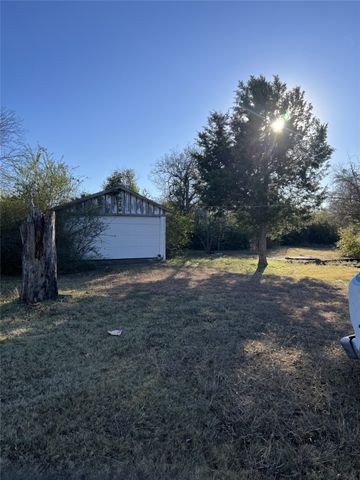 806 E Parkerville Road, Desoto, TX 75115