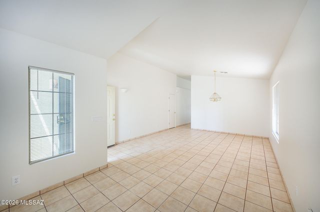 8684 N Sayante Way, Tucson, AZ 85743