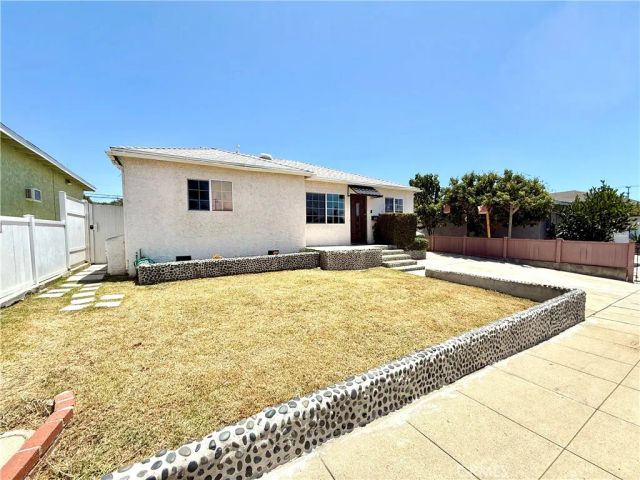 1946 Dawson Avenue, Signal Hill, CA 90755