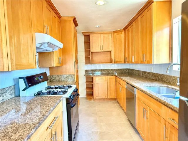 1946 Dawson Avenue, Signal Hill, CA 90755