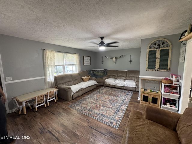 51 Rhododendron Circle, Crossville, TN 38555