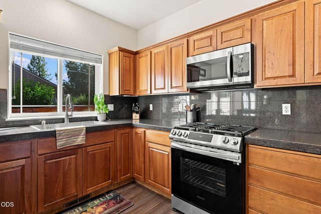 19976 Heron Loop, Bend, OR 97702