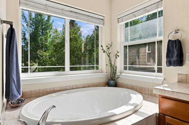 19976 Heron Loop, Bend, OR 97702