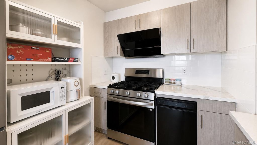 13119 Fowler Ave 4C, Flushing, NY 11355 — photo 2