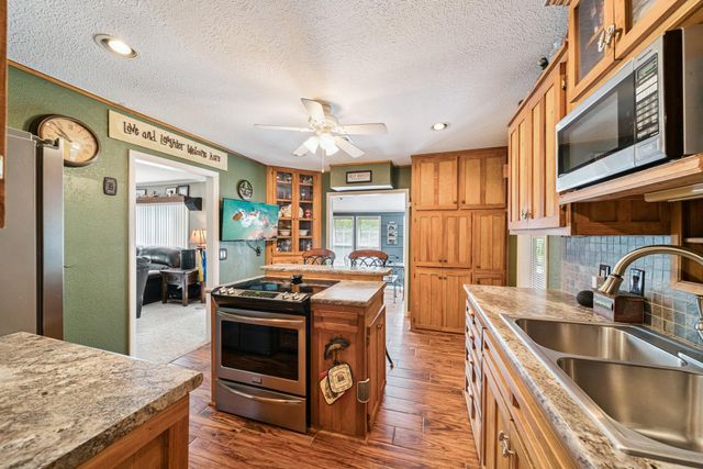 275 Cliff Heights, Disney, OK 74340