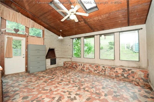 45 Pioneer Lane, Charleston, WV 25312
