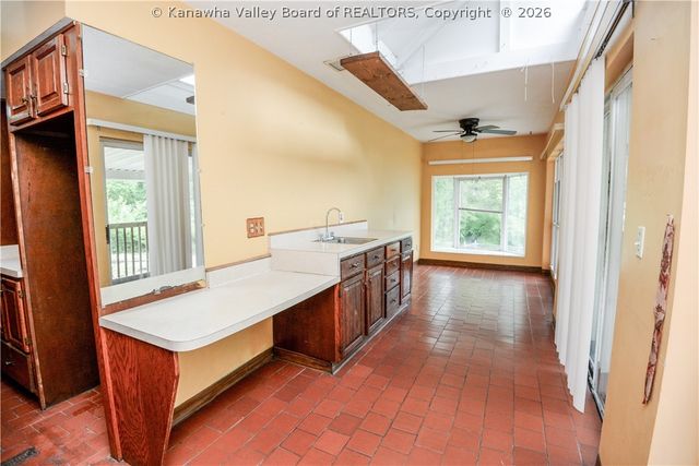 45 Pioneer Lane, Charleston, WV 25312