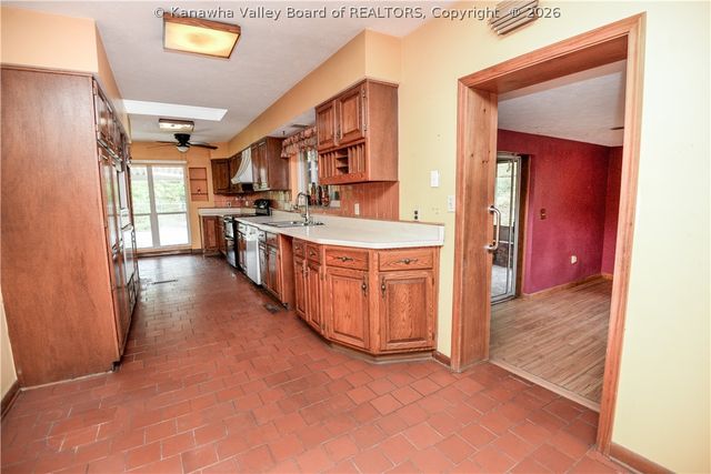 45 Pioneer Lane, Charleston, WV 25312