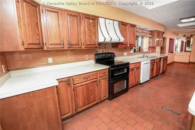 45 Pioneer Lane, Charleston, WV 25312