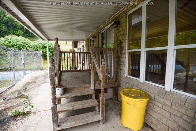 45 Pioneer Lane, Charleston, WV 25312