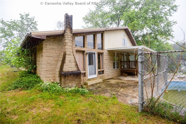 45 Pioneer Lane, Charleston, WV 25312